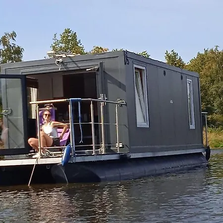 Dom Na Wodzie Z Tarasem