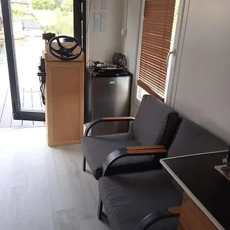 Dom Na Wodzie Z Tarasem *