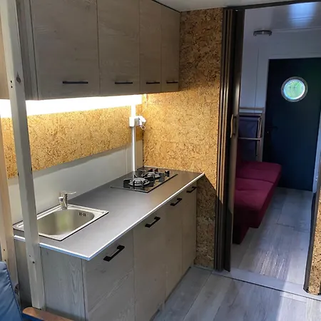 Dom Na Wodzie Z Tarasem